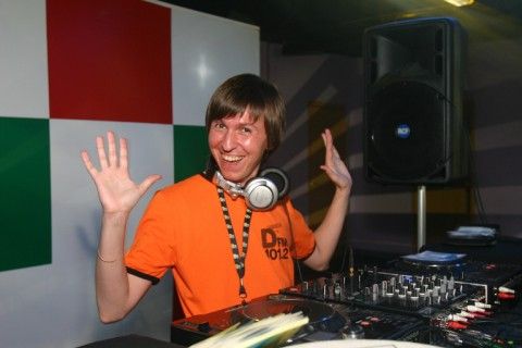  DJ  
