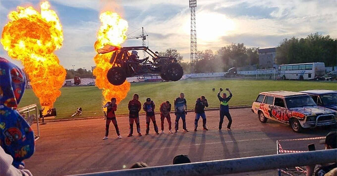 «Шоу каскадеров» проходит в Петербурге при поддержке «Авторадио» - Новости радио OnAir.ru