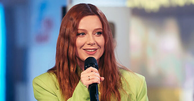 Юлия Савичева представила новый мини-альбом на живом концерте в студии «Авторадио» - Новости радио OnAir.ru