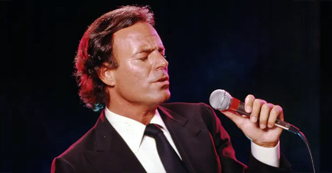     : Julio Iglesias -   OnAir.ru