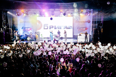 OnAir.ru - «Живой завтрак»: Бригада У снова собрала несколько тысяч своих друзей в Arena Moscow!