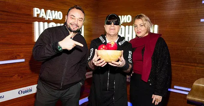 Яблоки, премьера и искренние признания: Виктор Королёв в гостях у «Радио Шансон»