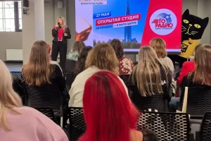 Маскот «Юмор FM» стал центром внимания на конференции «Вместе Медиа» в Петербурге