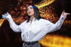 Алсу представила трек «Мама не знает» в эфире «Авторадио»