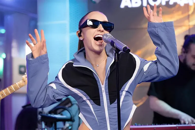 Мари Краймбрери представила «Давай не ждать» вживую в эфире «Авторадио»