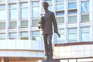 В Перми прошёл субботник у памятника Александру Попову