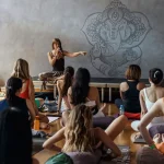 Юлия Савичева и Гранж представили «Юность» в эфире «Радио Русский Хит»