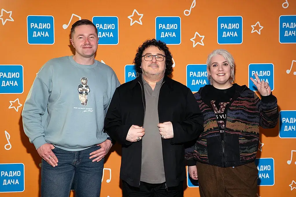 Игорь Саруханов в «Назад! В будущее!» на «Радио Дача»: разговор о песнях, сцене и времени