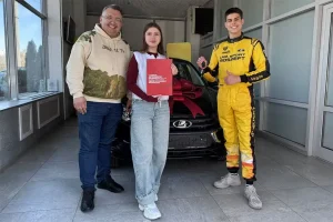 Слушательница «Дорожного радио» уехала домой на новеньком автомобиле