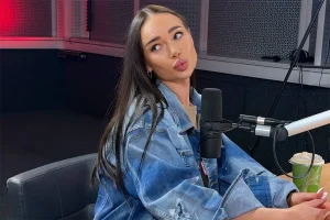 «Красавцы +1»: Яна Кошкина представила новый трек в утреннем шоу Love Radio