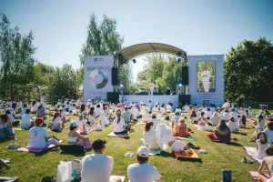 Международный день медитации в «Царицыно» при поддержке Relax FM