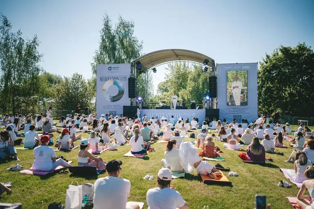 Международный день медитации в «Царицыно» при поддержке Relax FM