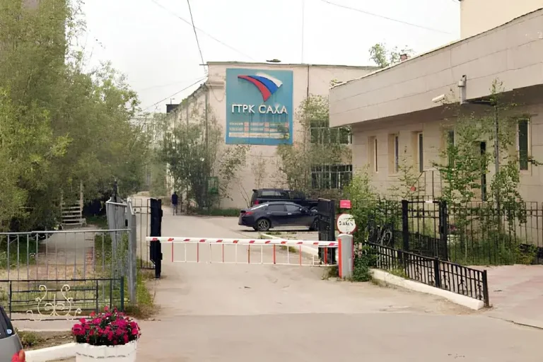 Ведущего радио «Вести Саха» оштрафовали за нападение на продавщицу