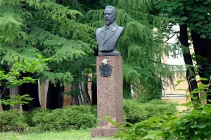 Памятник Попову в Кронштадте: история скульптора Чеботарева