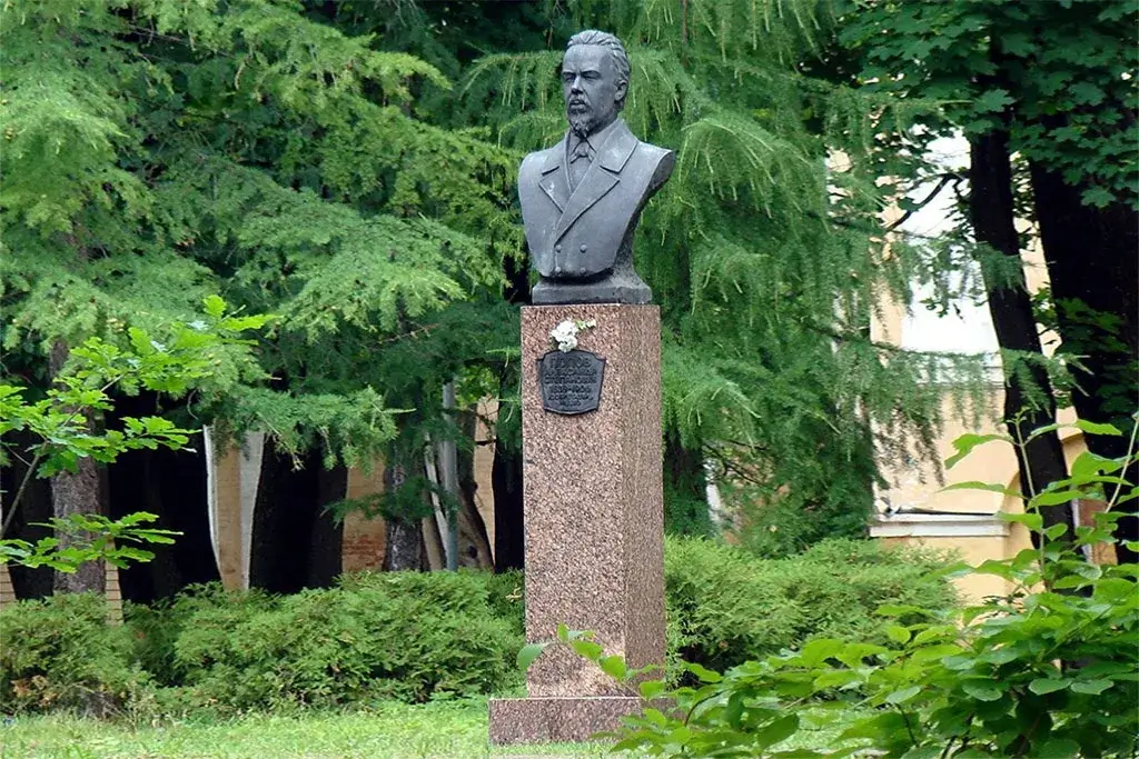 Памятник Попову в Кронштадте: история скульптора Чеботарева