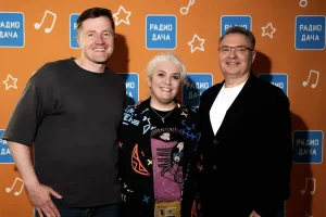Александр Добронравов стал гостем шоу «Назад! В будущее!» на «Радио Дача»