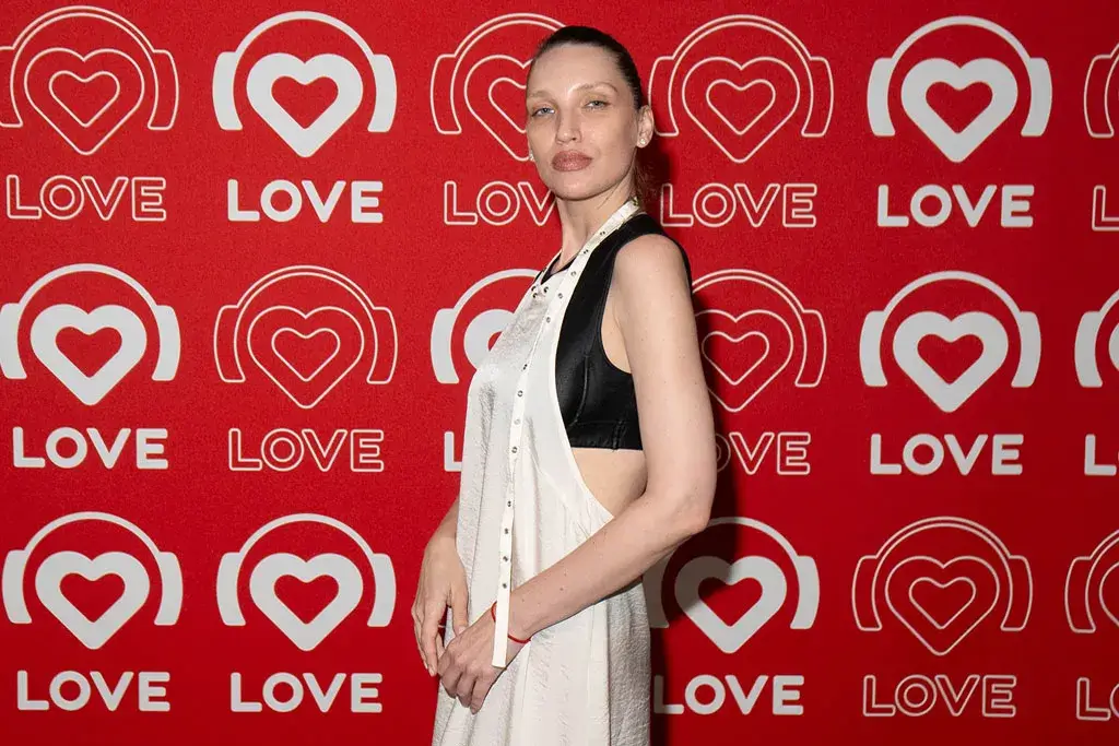 Venera в эфире Love Radio рассказала о новом треке и съемках в «Сокровищах императора»