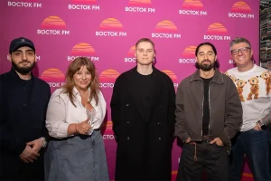 By Индия, Xcho и МОТ представили хит «Шадэ» в эфире «Восток FM»