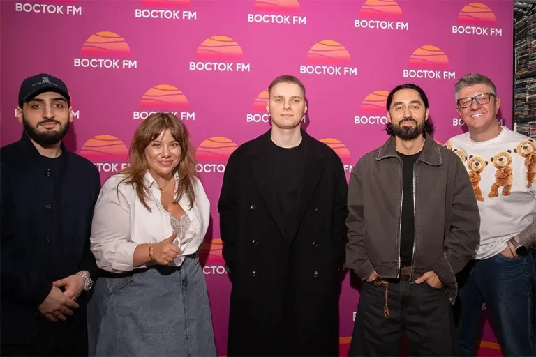 By Индия, Xcho и МОТ представили хит «Шадэ» в эфире «Восток FM»