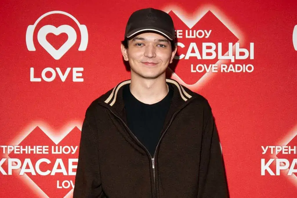 AKMAL’ представил на Love Radio новую песню «Любовная»