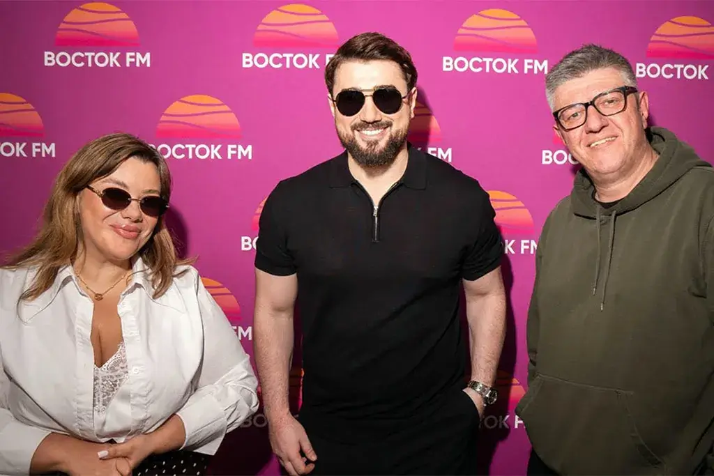 Мурад Байкаев представил на «Восток FM» новую песню и рассказал о семейных традициях