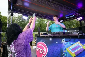 «Летняя вечеринка Ретро FM» собрала слушателей на теплоходе «Рио-1»
