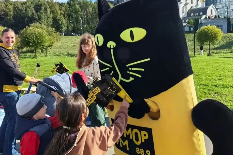 «Юмор FM» поддержал фестиваль уличных театров в Петербурге